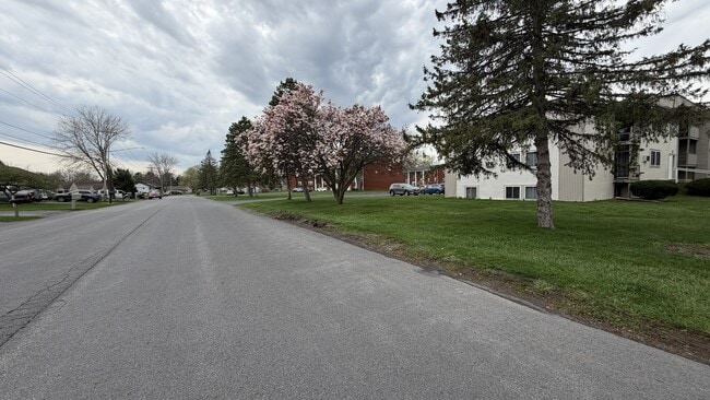 Building Photo - Cedarwood Crossings
