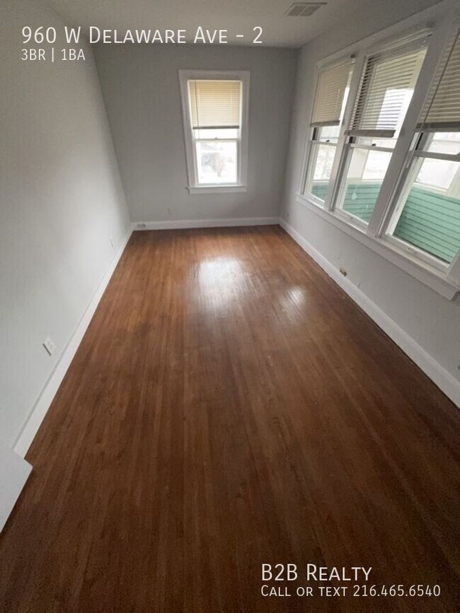 Building Photo - 960 W Delaware Ave