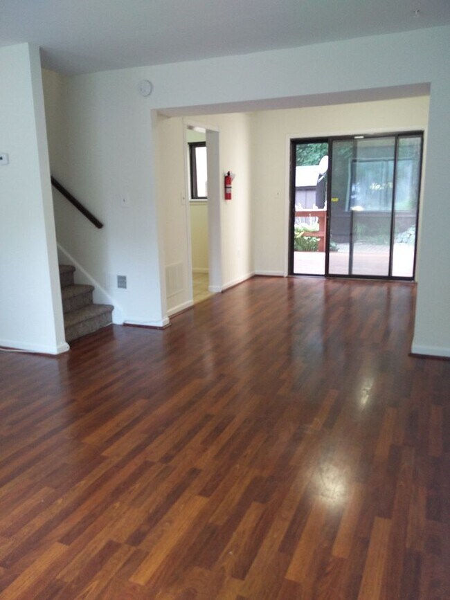 Photo - Spacious 3 bedroom house For Rent