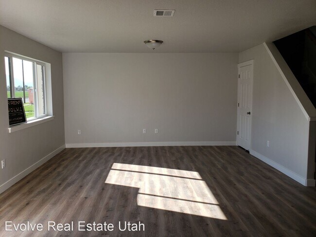 Foto del edificio - 4 br, 2.5 bath House - 546 N 1300 W