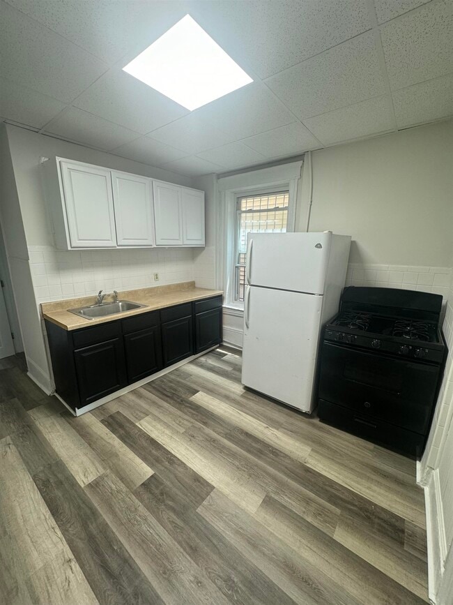 Building Photo - 934 Pavonia Ave