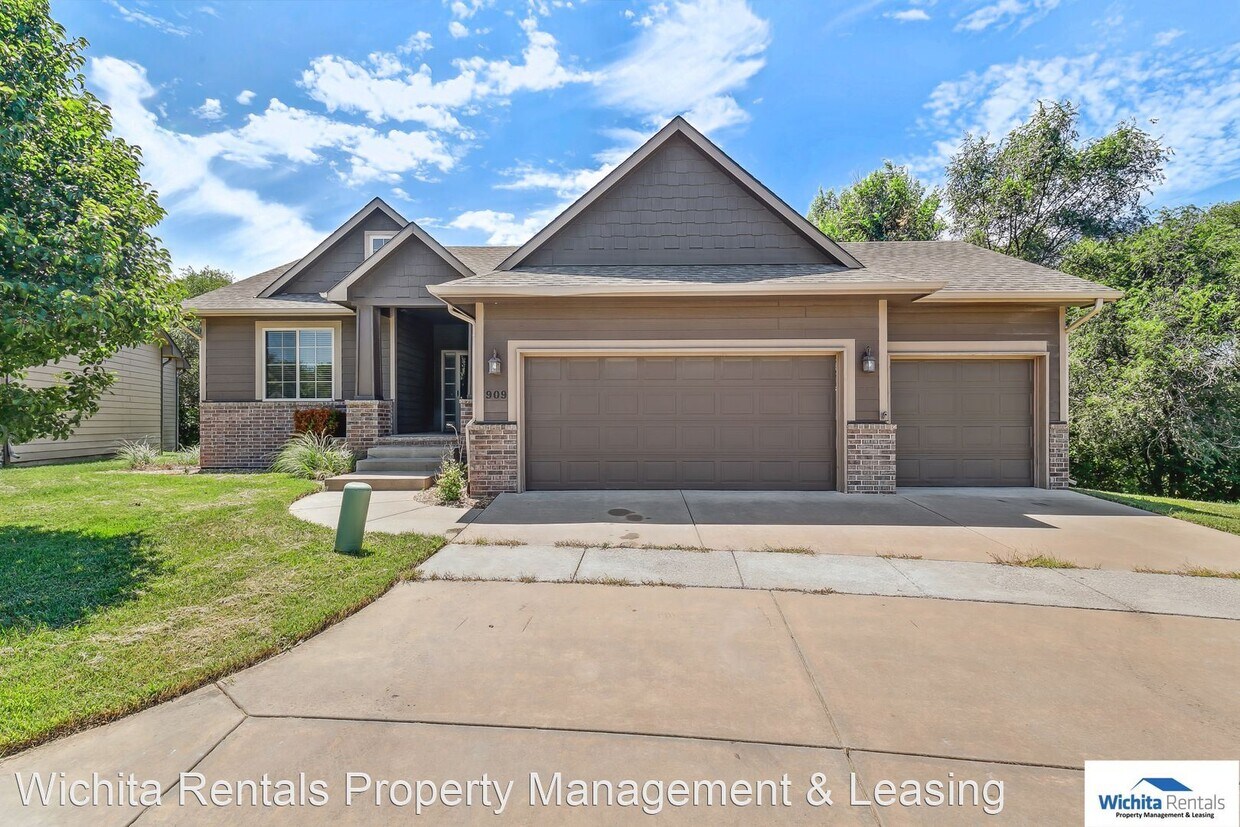 909 Onewood Ct, Andover, KS 67002 House Rental in Andover, KS