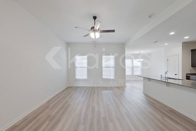 Building Photo - 205 Salvat Dr