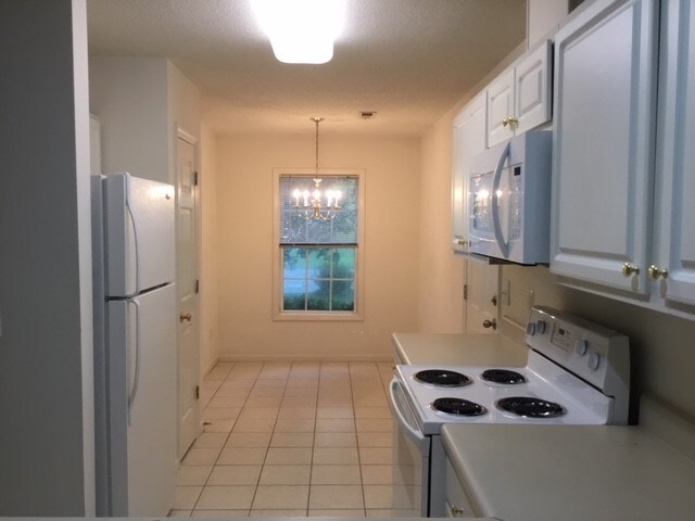 Foto del edificio - 5830 Regent Village Drive