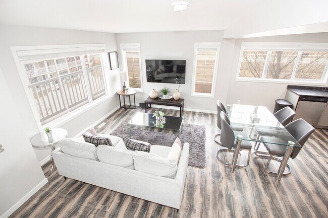 Building Photo - 100 Southview Cres