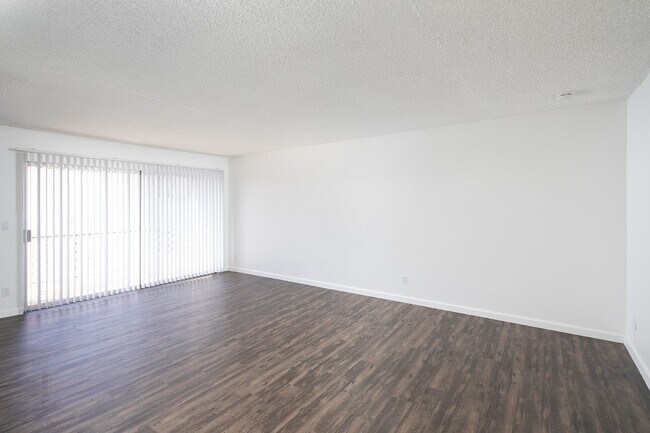 Building Photo - Fountain Estates