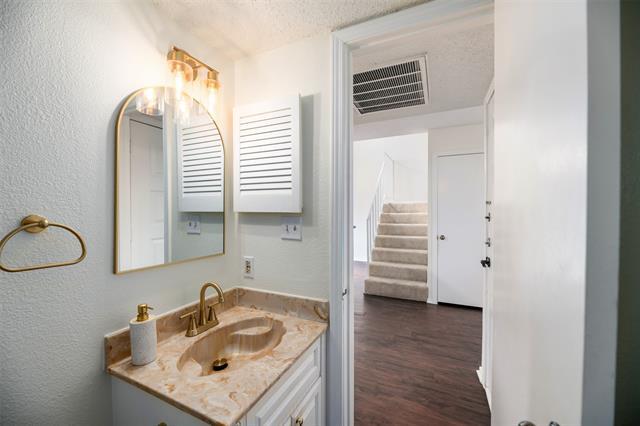 Foto del edificio - 4748 Old Bent Tree Ln