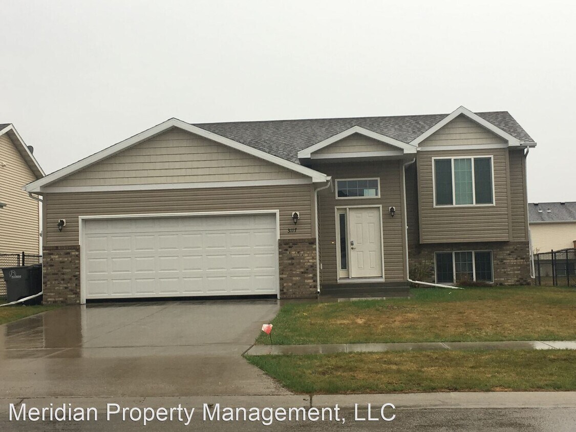 4 br, 3 bath House 3117 27th St S House Rental in Moorhead, MN
