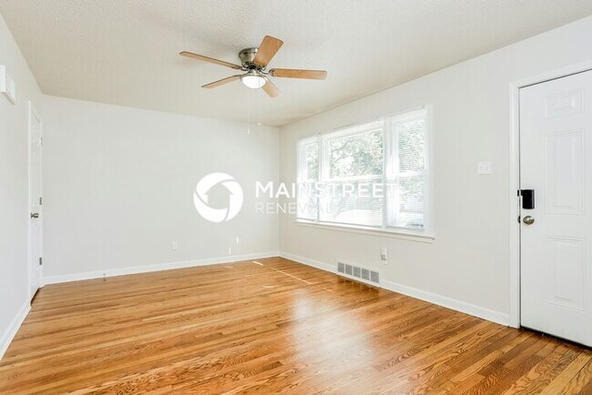 Building Photo - 3 Bedroom Pet-Friendly Home in St. Louis, MO with Main Street Renewal