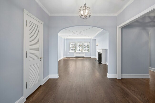 Foto del edificio - 4300 N Marine Dr