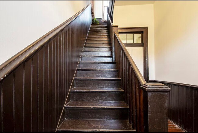 Building Photo - Historic, Renovated 3BR with Wrap-Around B...