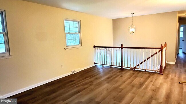 Building Photo - 1343 Ridgeview Cir