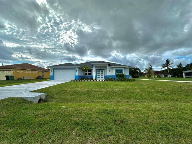 Building Photo - 490 SW Dauphin Ave