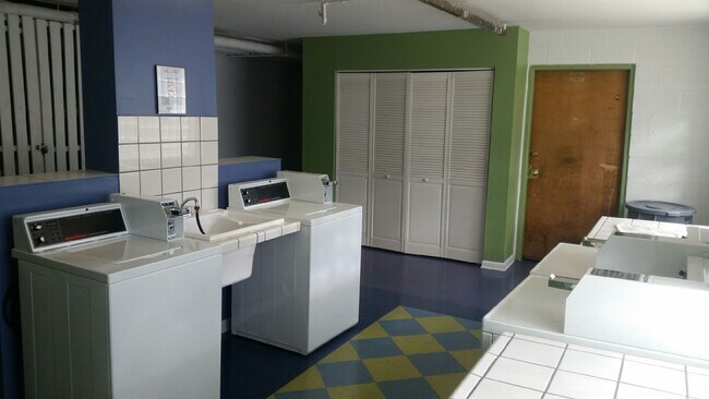 Foto del edificio - 2317 W Chase Ave