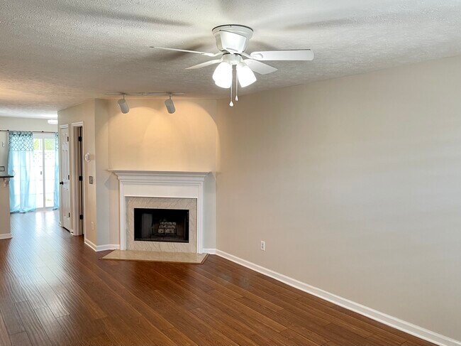 Foto del edificio - 3007 Harpeth Springs Dr