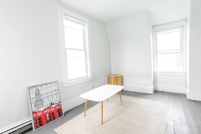 Building Photo - 32 E Cottage St