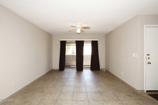 Foto del edificio - 4554 E Paradise Village Pkwy N