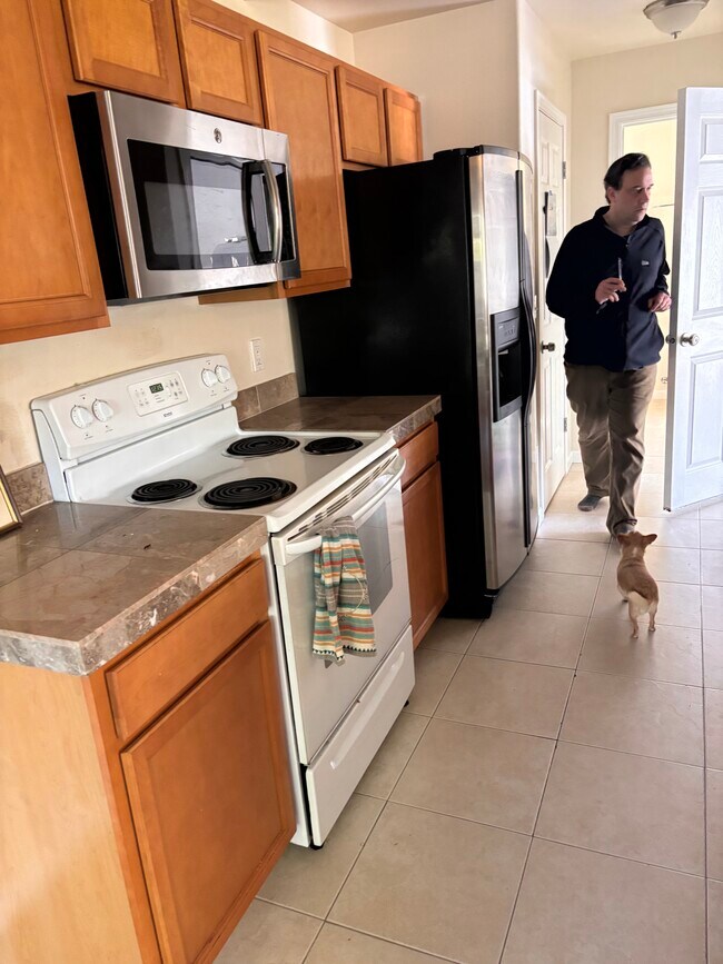 Foto del edificio - 657 N Main Ave