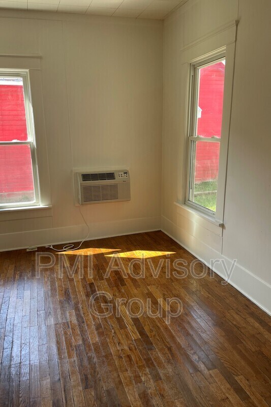 Building Photo - 1041 SW Plass Ave