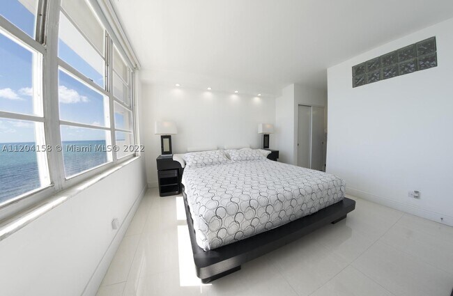 Foto del edificio - 5601 Collins Ave