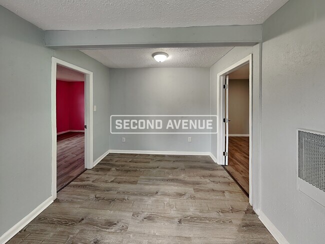 Foto del edificio - 7333 Roslyn RD