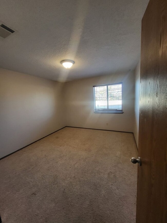 Building Photo - Prospectors Point NE Condo 2 Bedroom, 2 story, 1 1/2 Bath, 1 car garage