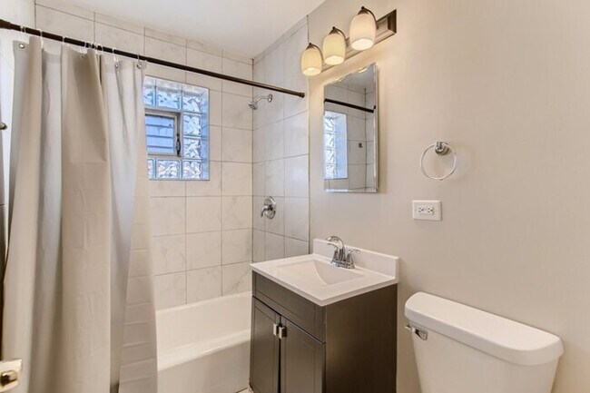 Building Photo - 554 Lynn Ct, Glendale Heights, IL, 60139