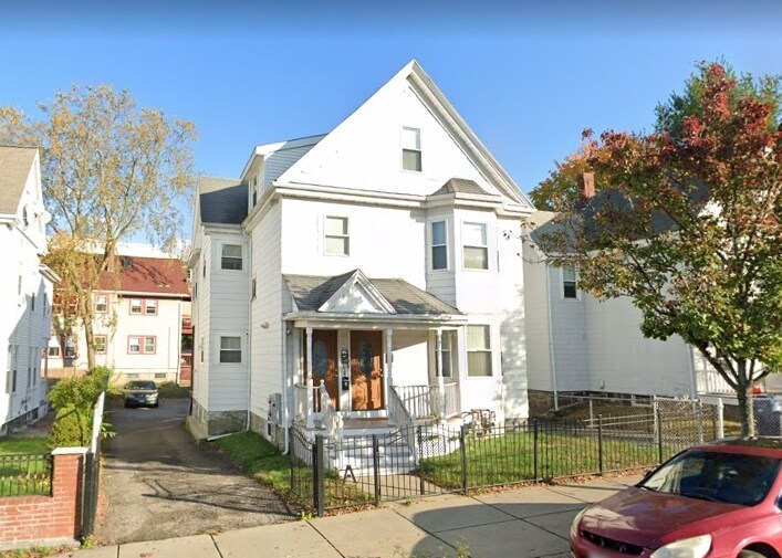 Primary Photo - 1040 Hyde Park Ave