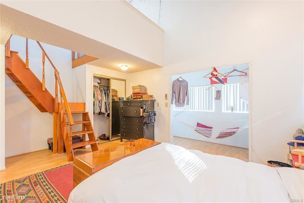 Primary Photo - 4 br, 2.5 bath Duplex - 18326 Mansel Ave
