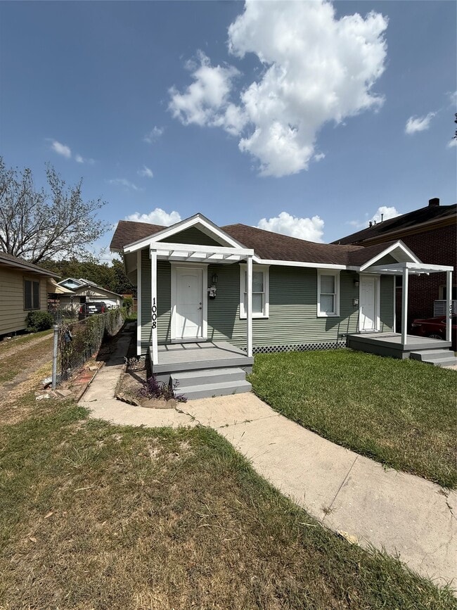 Building Photo - 1008 Studewood St
