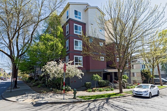 Building Photo - 2805 NE 125th St
