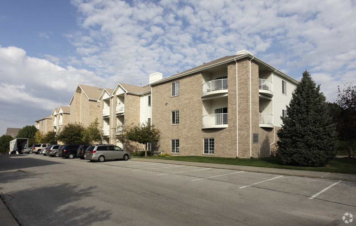 Lakeside Hills Apartments Apartments in Omaha, NE