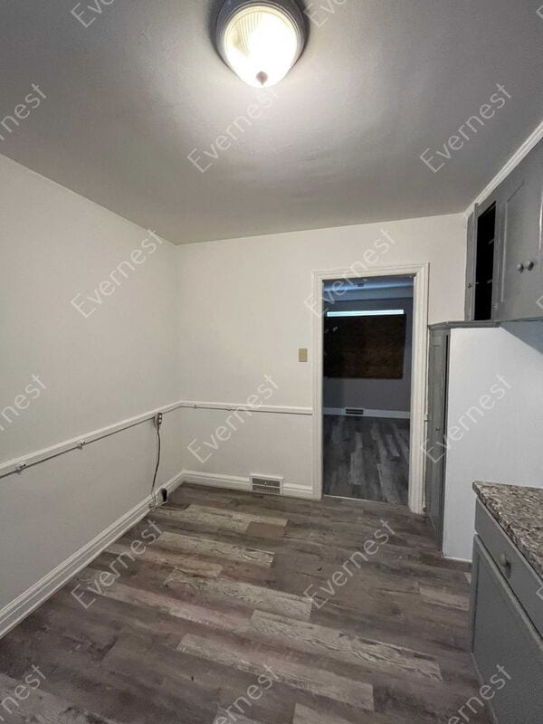 Building Photo - 16825 Manor St
