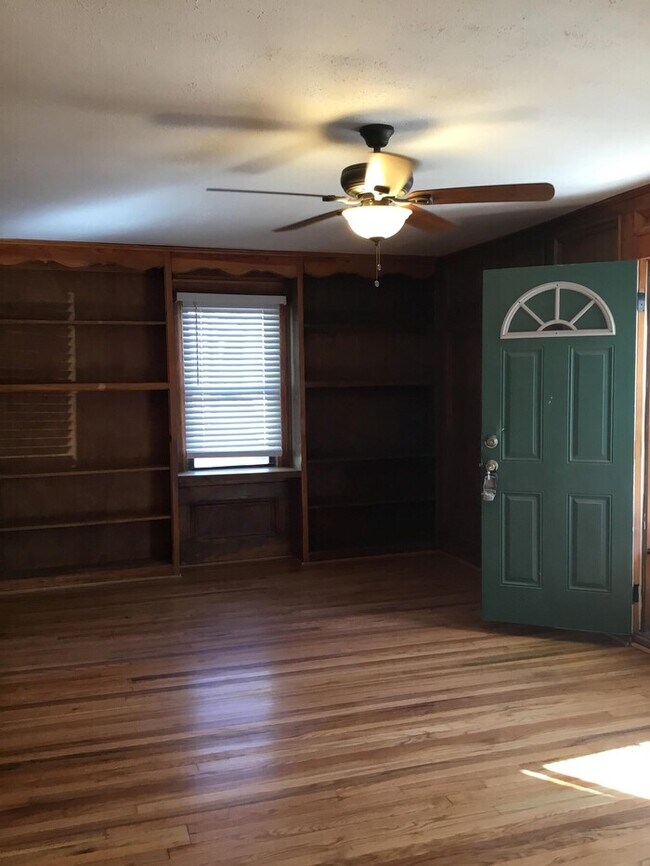 Building Photo - 207 Ruggles Rd