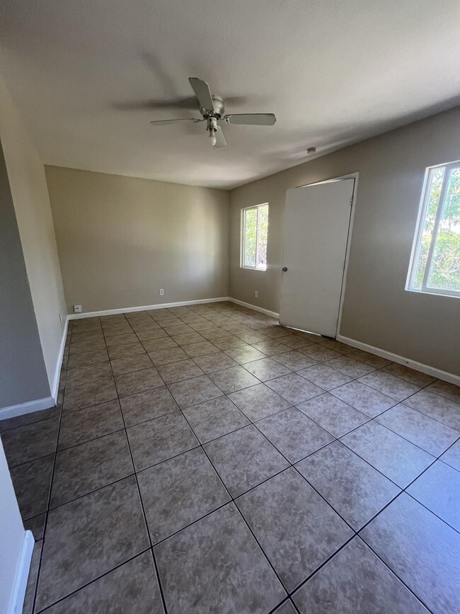 Building Photo - 851 33rd St