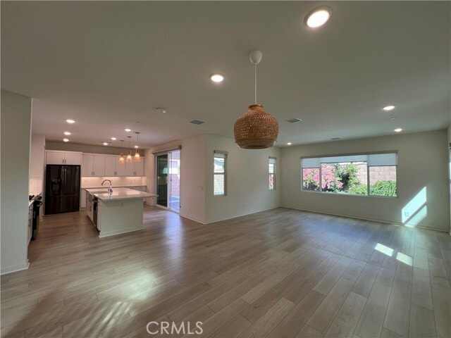 Building Photo - 2657 E Clara Ln