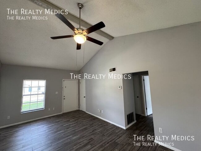Building Photo - 8112 Elsee Dr