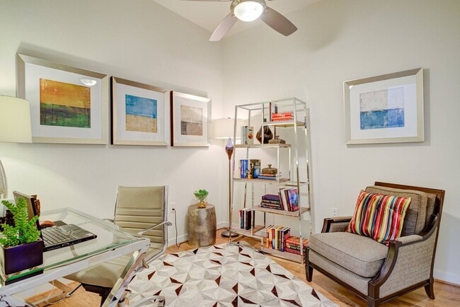 Foto del edificio - Don't Miss Out! 1 Month Free on a 1/1!