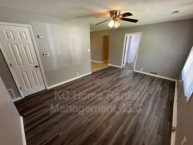 Foto del edificio - 7707 E 113th St