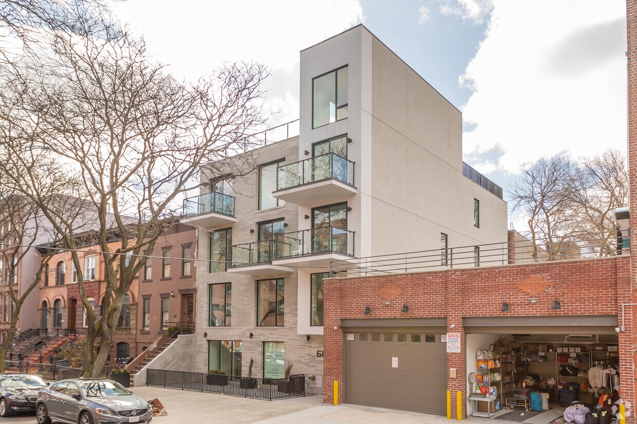 Primary Photo - 618-A Monroe St