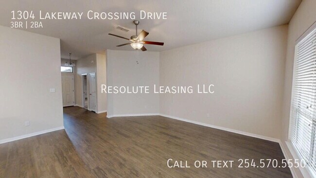 Foto del edificio - 1304 Lakeway Crossing Dr