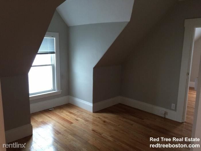 Building Photo - 2 br, 1 bath Duplex - 39 Litchfield St 3