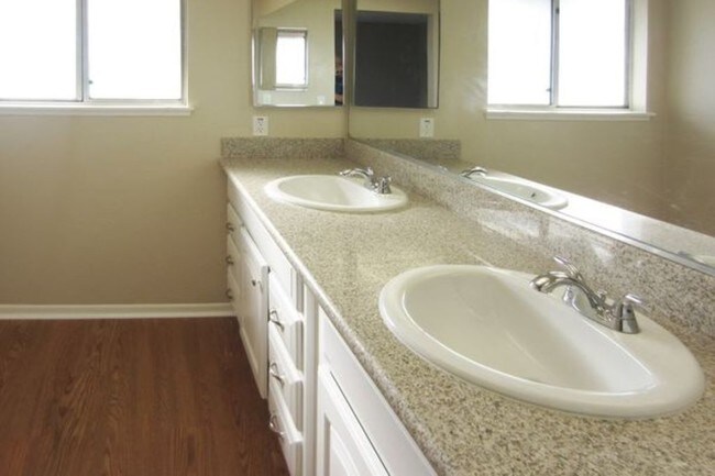 Foto del edificio - 12235 Harclare Dr