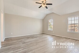 Building Photo - 421 Emerald Creek Dr