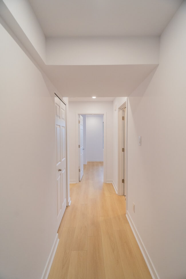 Building Photo - Le Chatel