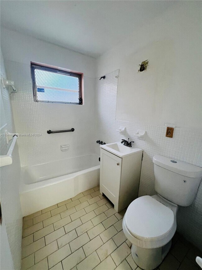 Building Photo - 1628 SW 9th St