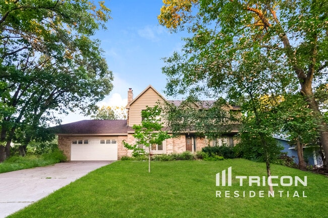 Building Photo - 11885 Evergreen Cir NW