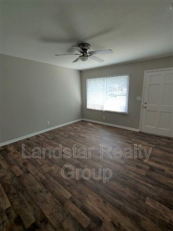 Building Photo - 9816 Titan Dr