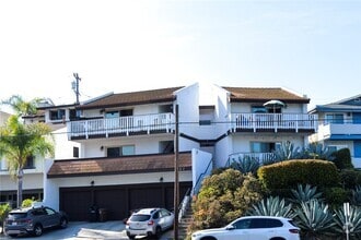 Building Photo - 227 W Escalones