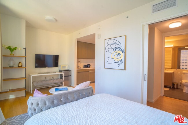 Building Photo - 889 Francisco St